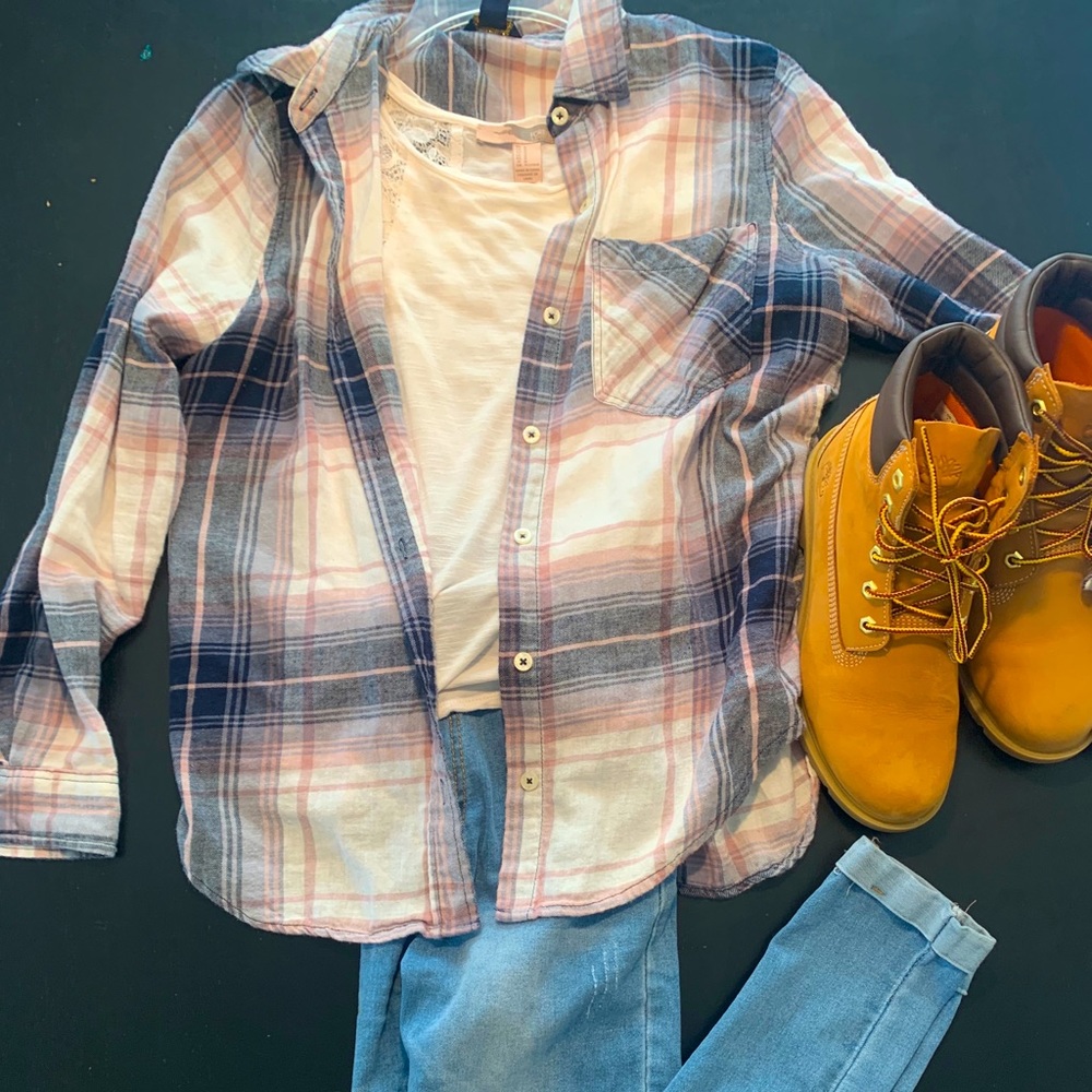 Forever 21 Women’s Flannel Top in Pink and…